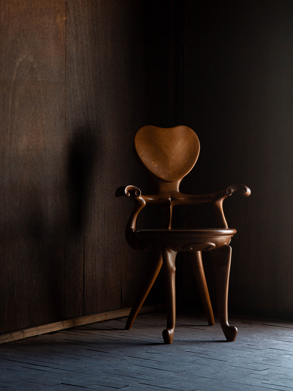 Calvet Arm Chair by Antoni Gaudí for BD Barcelona in Oak