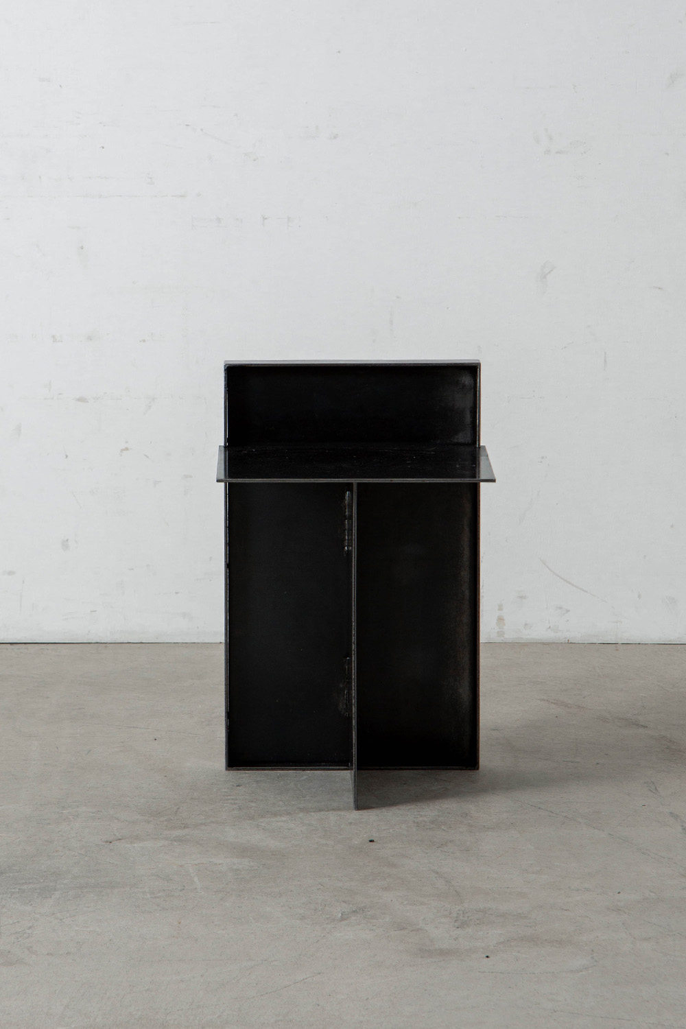 pinstripe,side table,サイドテーブル,soho house,Domhnall Nolan,Makino Arushi Design,漆,Art,アート,stoop,topso,清澄白河,Interior Design,ヴィンテージ,家具,雑貨,インテリア,店舗什器,設計,インテリアデザイン,内装,什器,店舗設計,ギャラリー,デザイナーズ家具,ショールーム