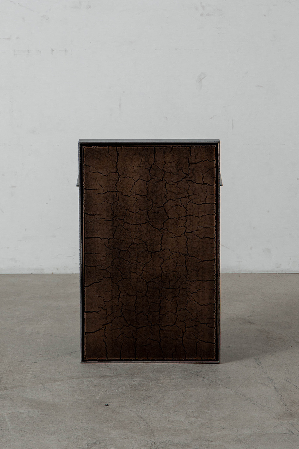 pinstripe,side table,サイドテーブル,soho house,Domhnall Nolan,Makino Arushi Design,漆,Art,アート,stoop,topso,清澄白河,Interior Design,ヴィンテージ,家具,雑貨,インテリア,店舗什器,設計,インテリアデザイン,内装,什器,店舗設計,ギャラリー,デザイナーズ家具,ショールーム