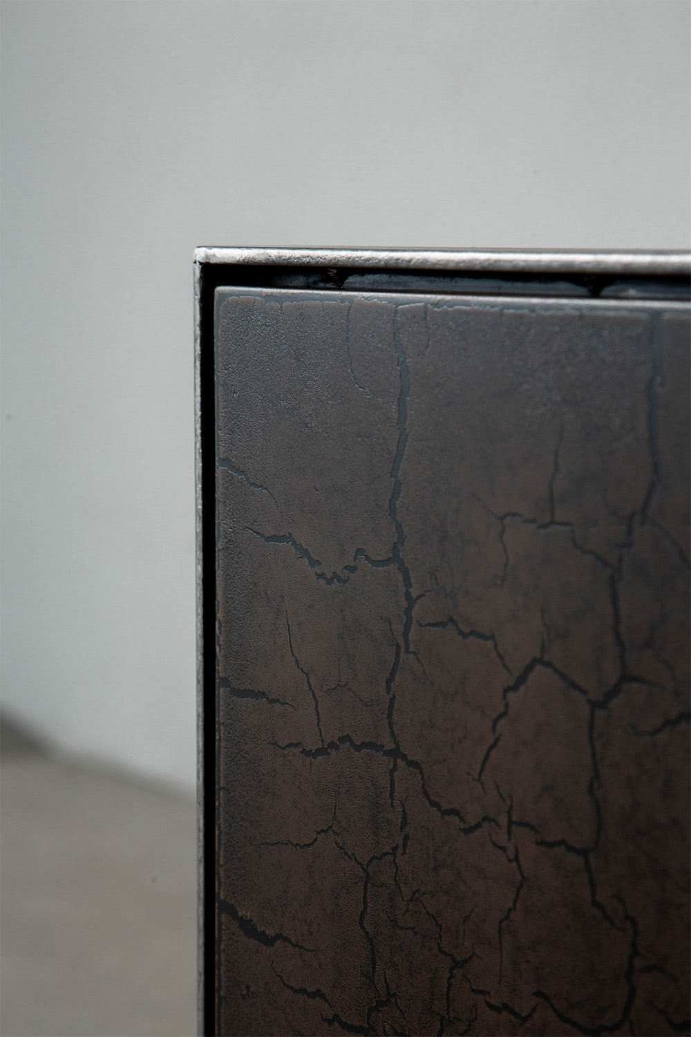 pinstripe,side table,サイドテーブル,soho house,Domhnall Nolan,Makino Arushi Design,漆,Art,アート,stoop,topso,清澄白河,Interior Design,ヴィンテージ,家具,雑貨,インテリア,店舗什器,設計,インテリアデザイン,内装,什器,店舗設計,ギャラリー,デザイナーズ家具,ショールーム