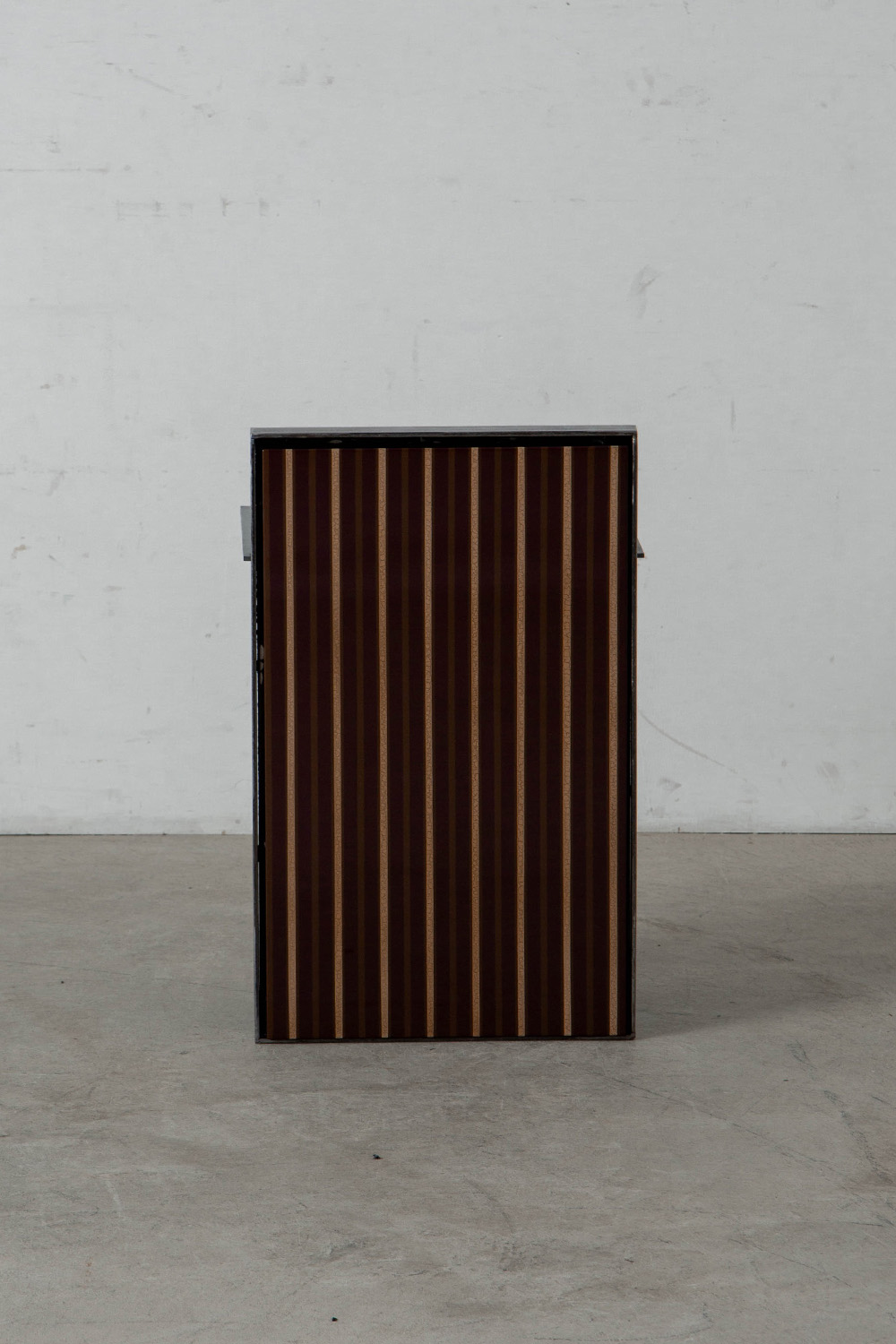 pinstripe,side table,サイドテーブル,soho house,Domhnall Nolan,Makino Arushi Design,漆,Art,アート,stoop,topso,清澄白河,Interior Design,ヴィンテージ,家具,雑貨,インテリア,店舗什器,設計,インテリアデザイン,内装,什器,店舗設計,ギャラリー,デザイナーズ家具,ショールーム