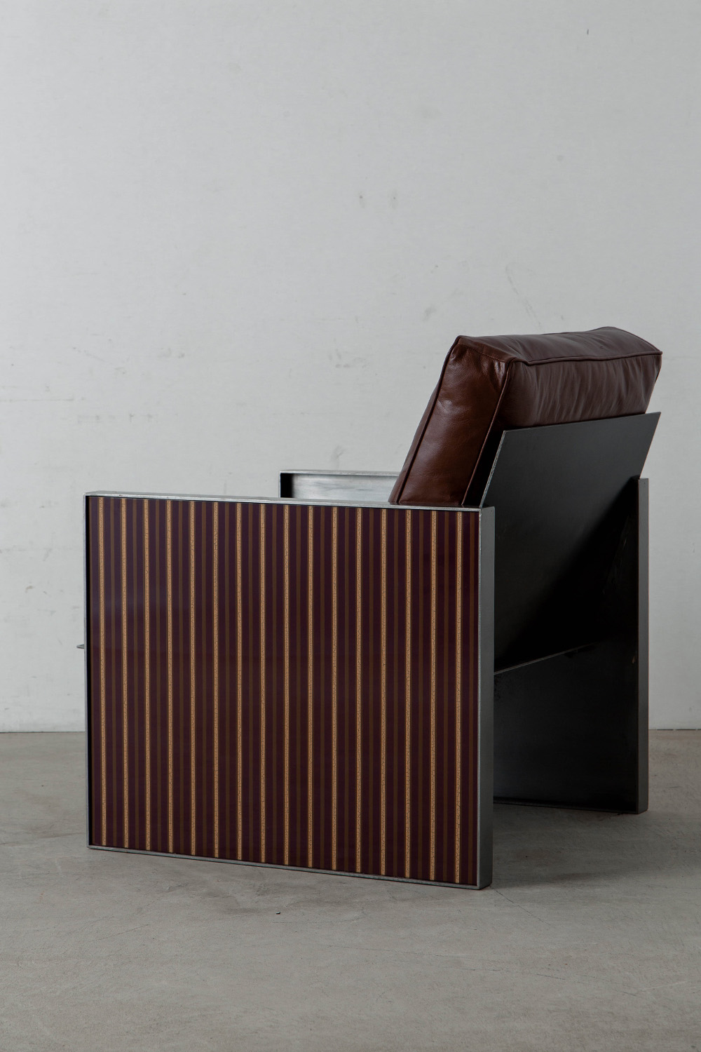 Lounge chair,chair,ラウンジチェア,チェア,pinstripe,soho house,Domhnall Nolan,Makino Arushi Design,漆,Art,アート,stoop,topso,清澄白河,Interior Design,ヴィンテージ,家具,雑貨,インテリア,店舗什器,設計,インテリアデザイン,内装,什器,店舗設計,ギャラリー,デザイナーズ家具,ショールーム