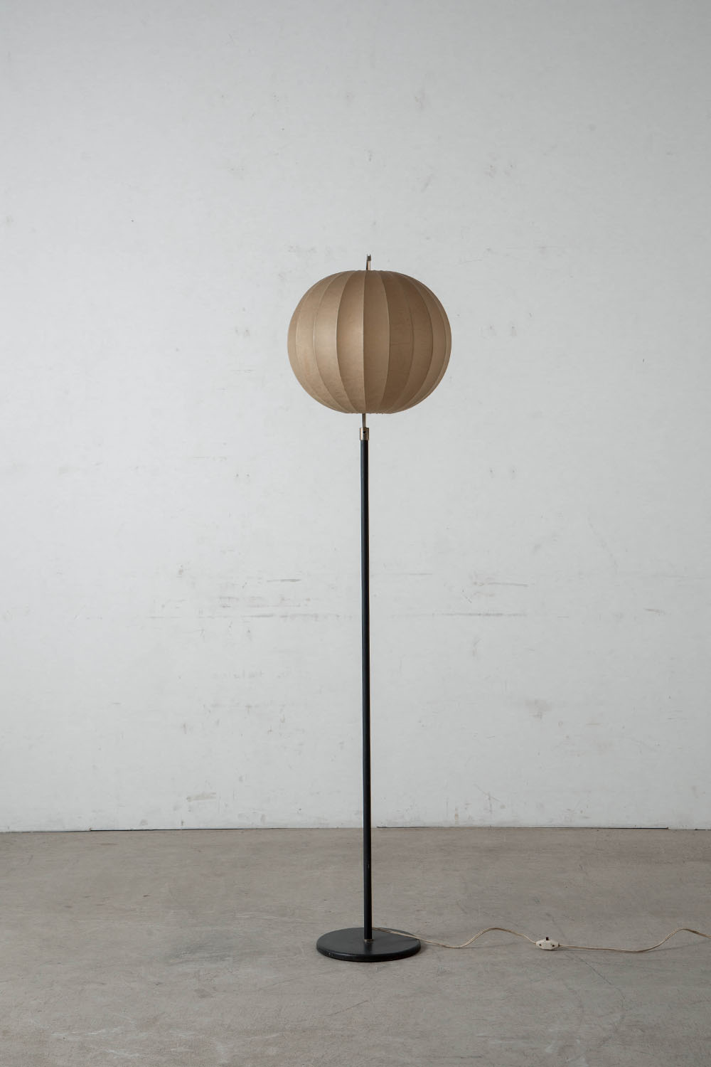 Cocoon Floor Lamp in Resin and Steel