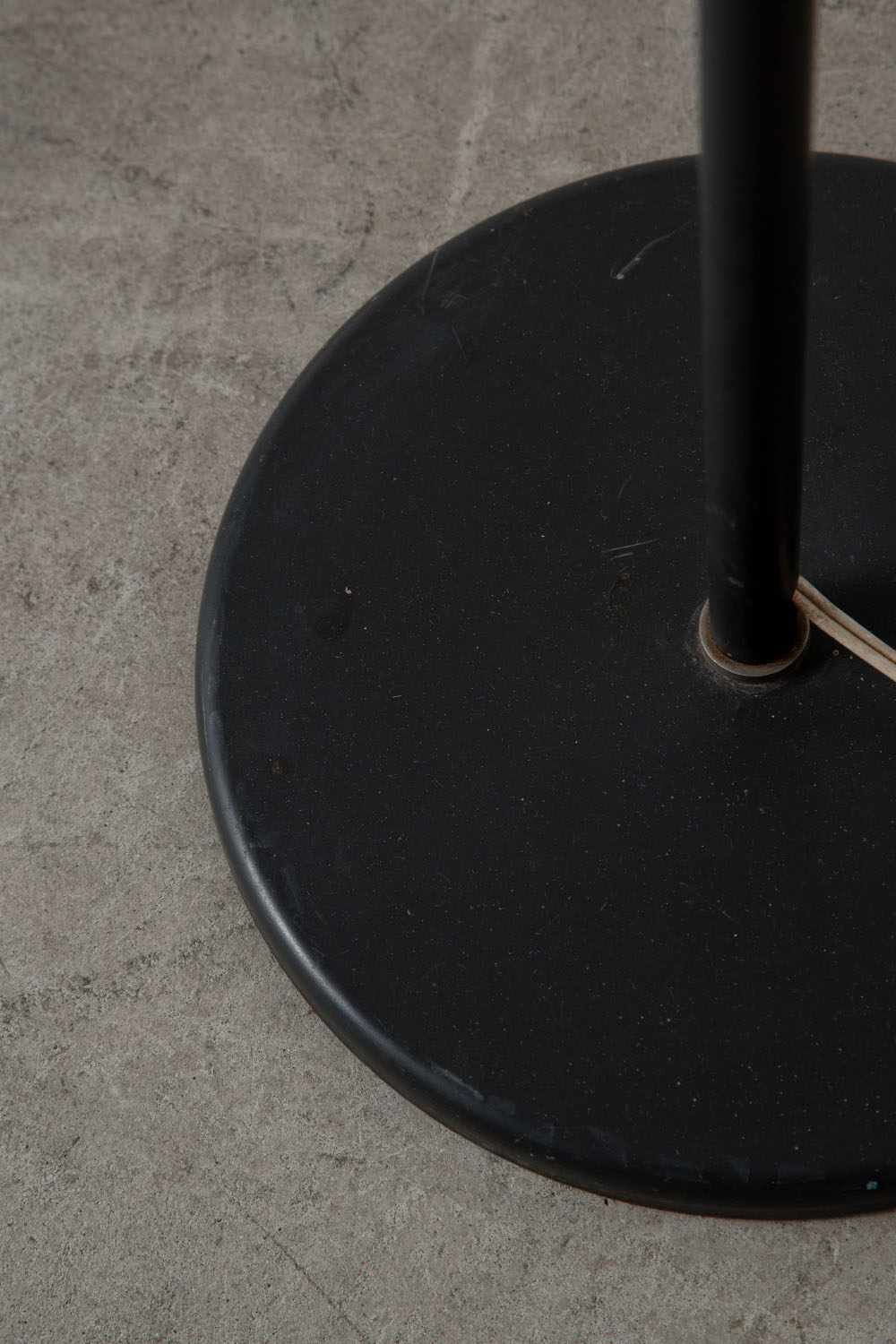 Cocoon Floor Lamp in Resin and Steel