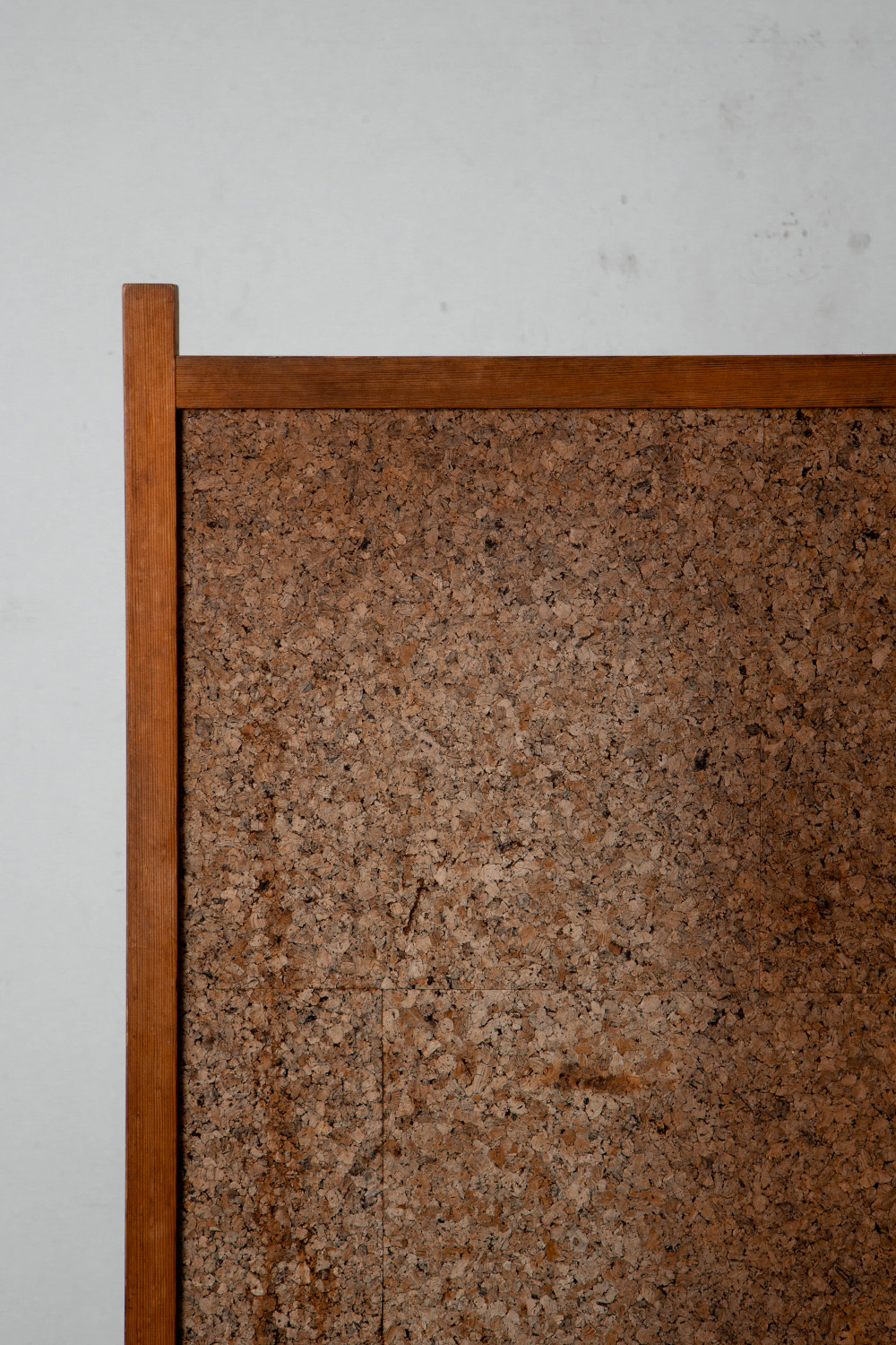 Screen in Wood and Cork