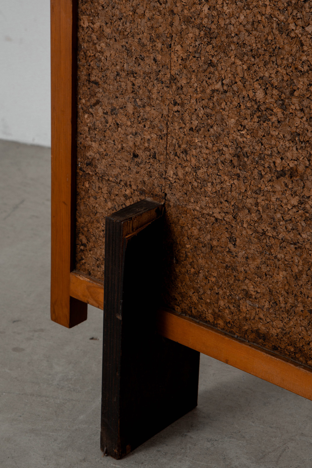 Screen in Wood and Cork