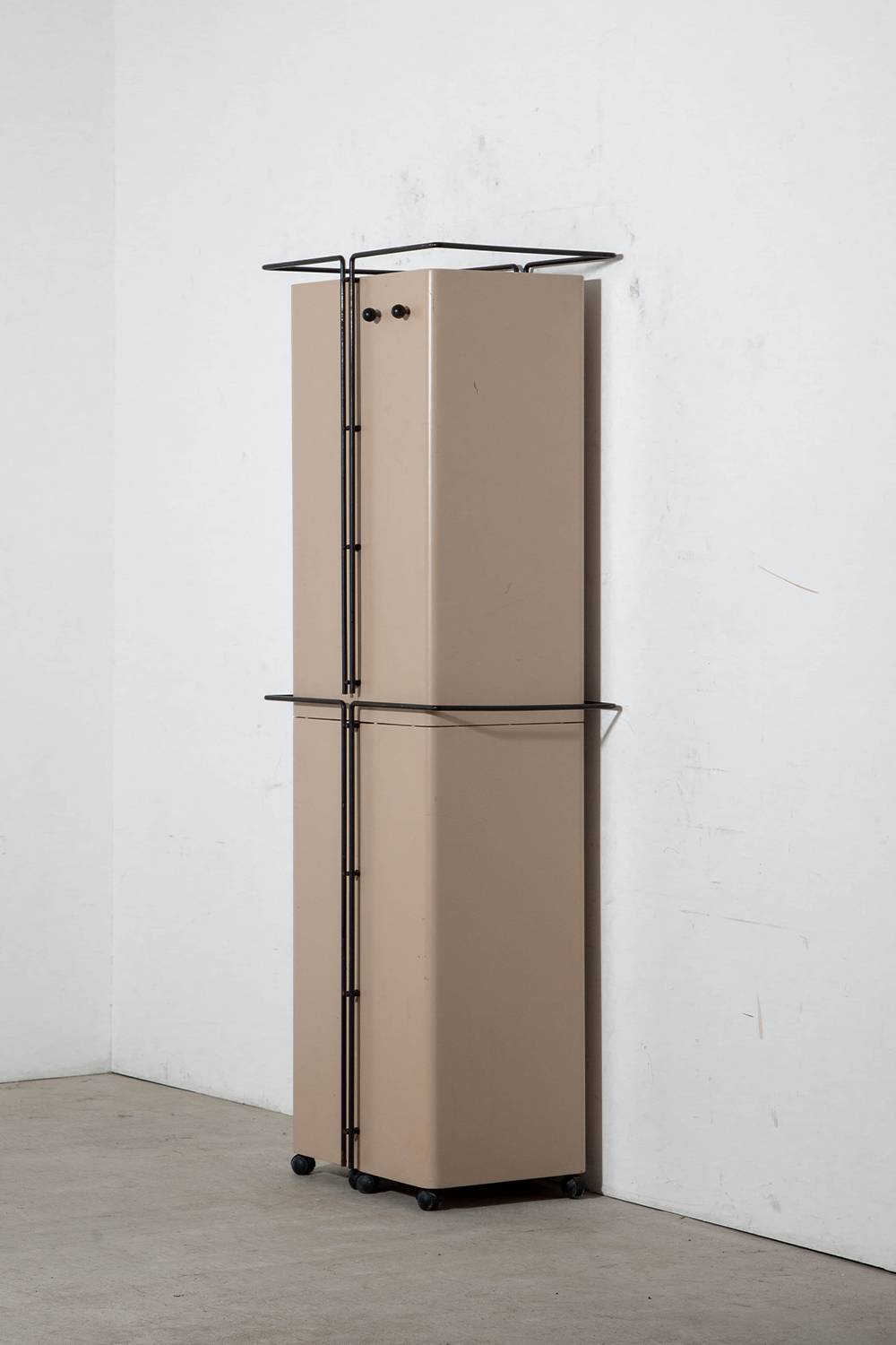 Shelf in Steel , Glass and Plastic