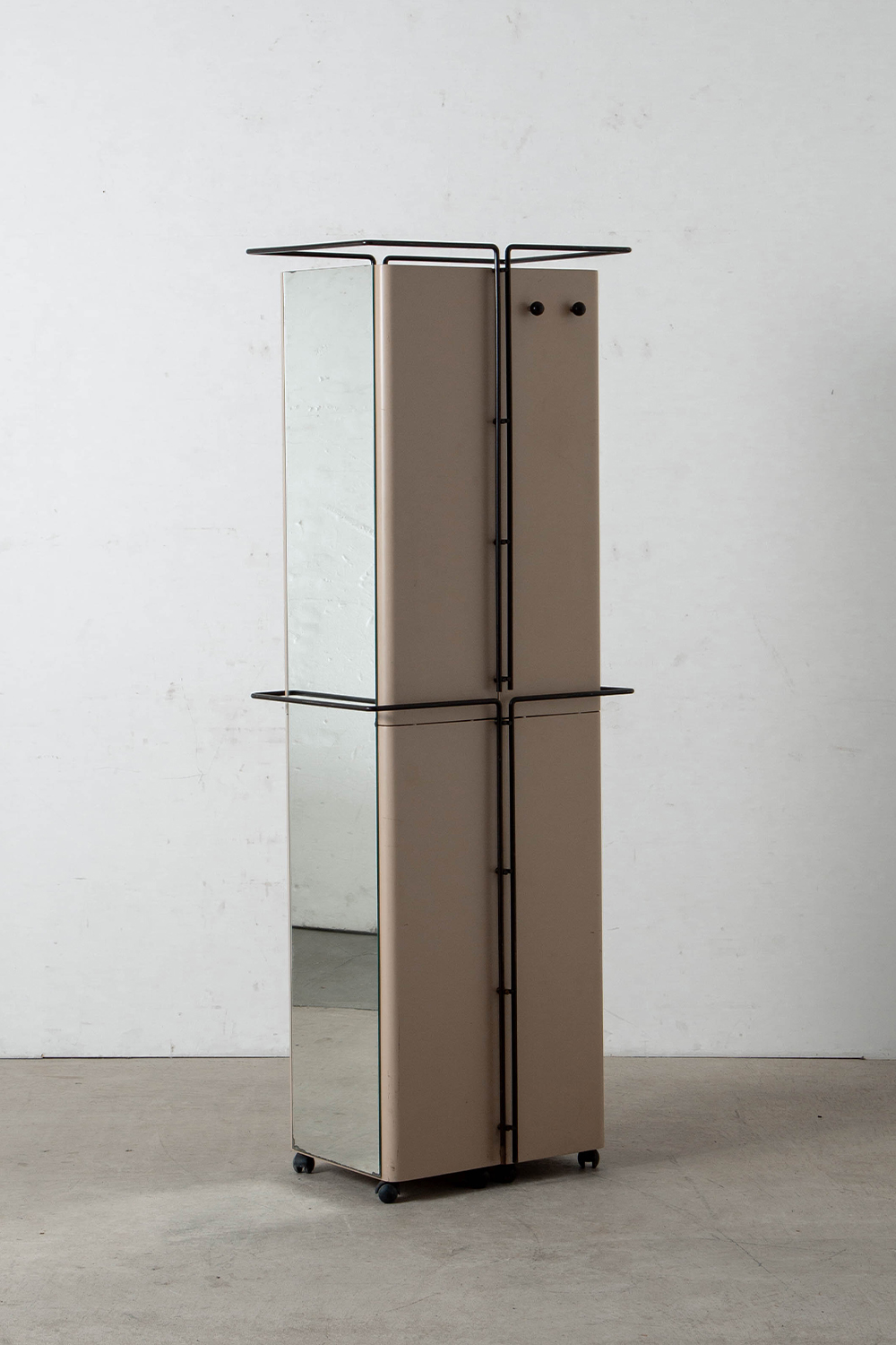 Shelf in Steel , Glass and Plastic