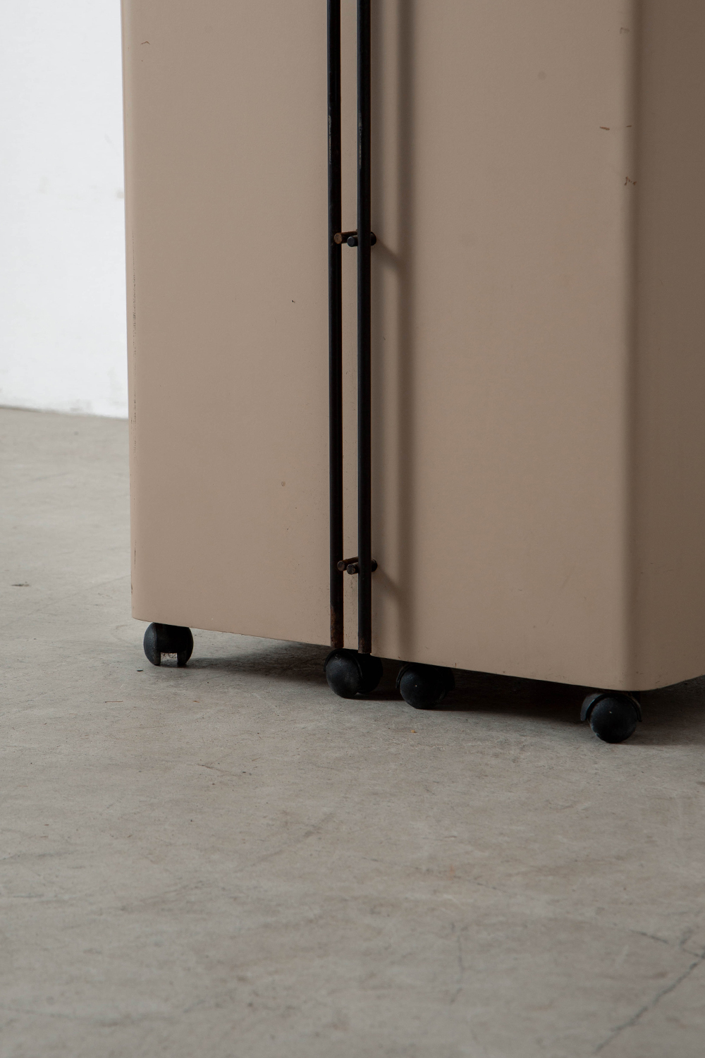 Shelf in Steel , Glass and Plastic