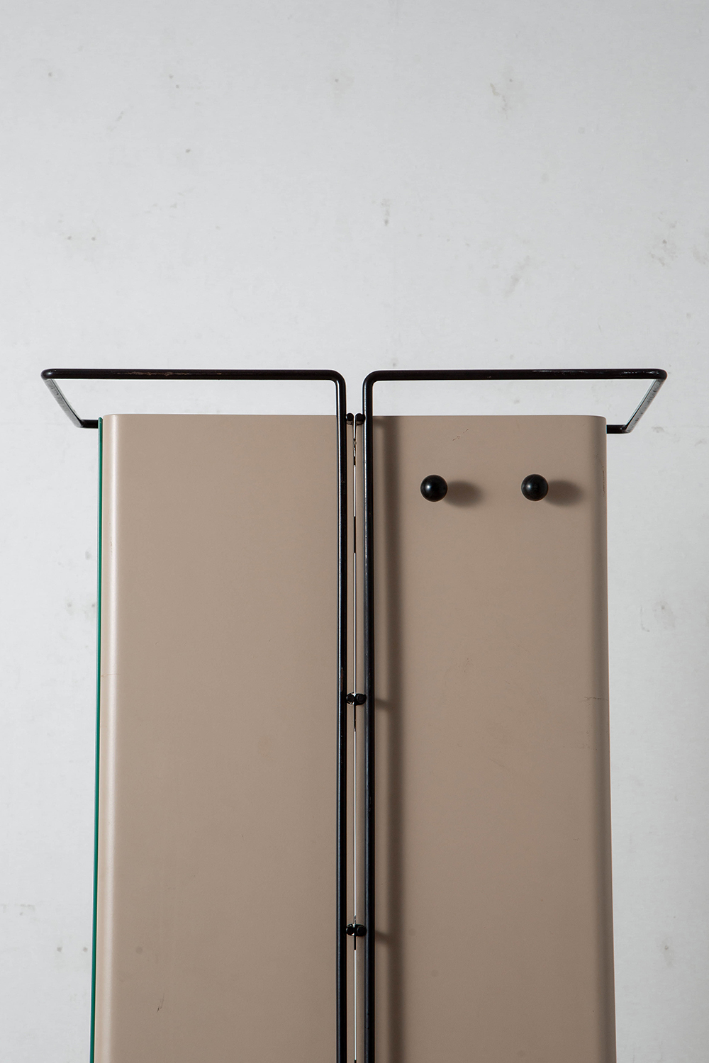 Shelf in Steel , Glass and Plastic