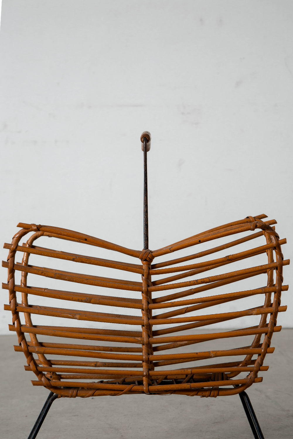 Magazine rack in Rattan and Steel