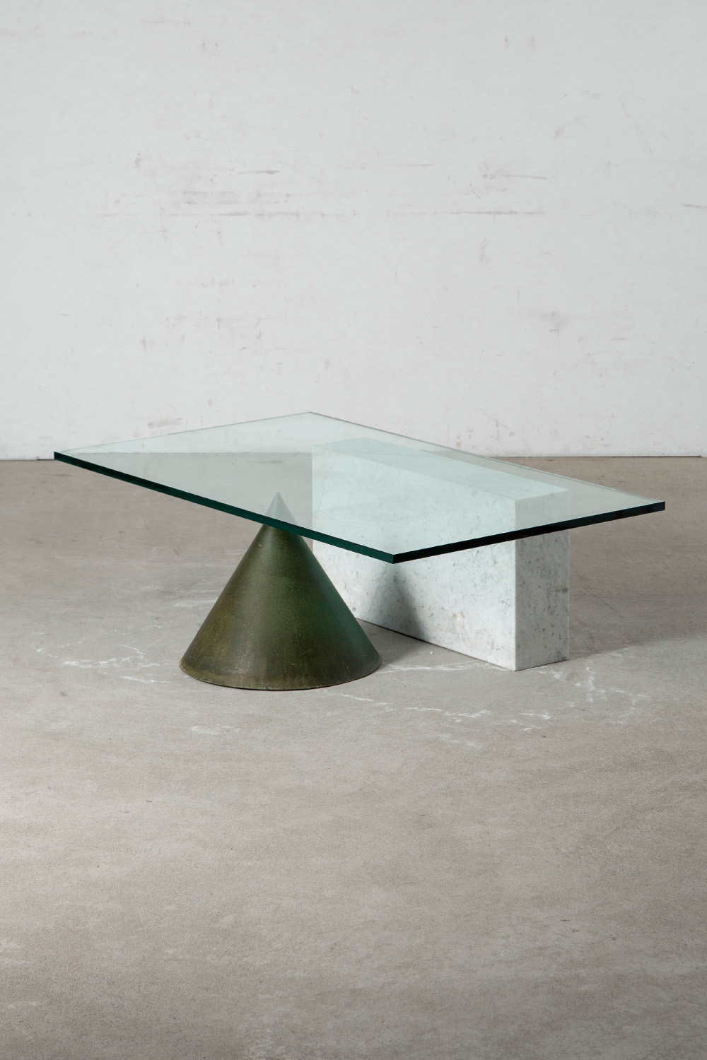 Kono Coffee Table by Lella and Massimo Vignelli for Casigliani in Marble , Copper and Glass