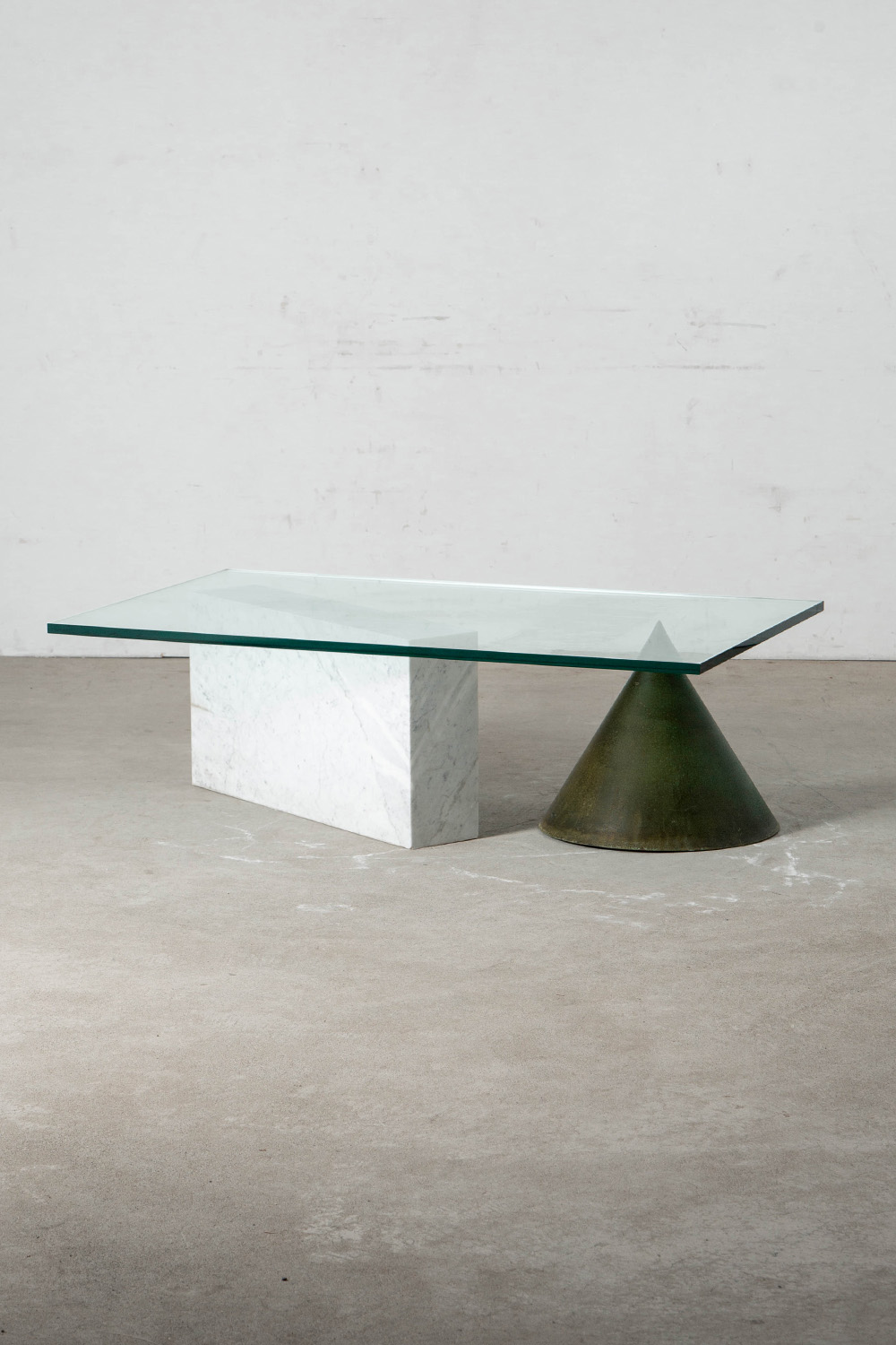 Kono Coffee Table by Lella and Massimo Vignelli for Casigliani in Marble , Copper and Glass
