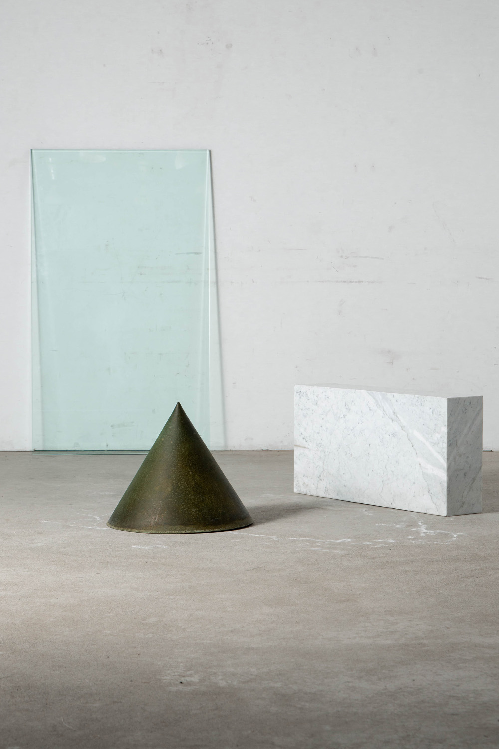 Kono Coffee Table by Lella and Massimo Vignelli for Casigliani in Marble , Copper and Glass