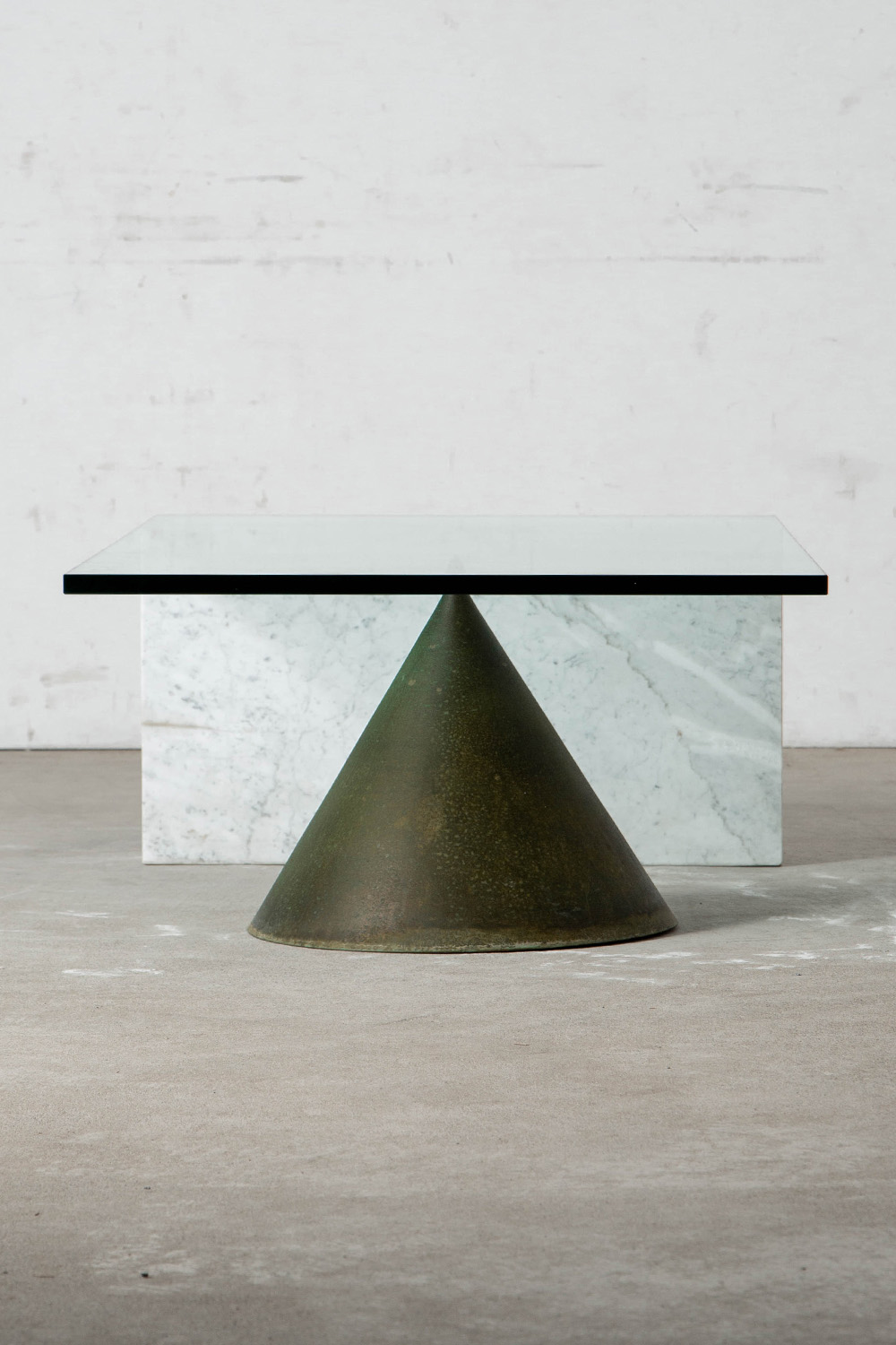 Kono Coffee Table by Lella and Massimo Vignelli for Casigliani in Marble , Copper and Glass