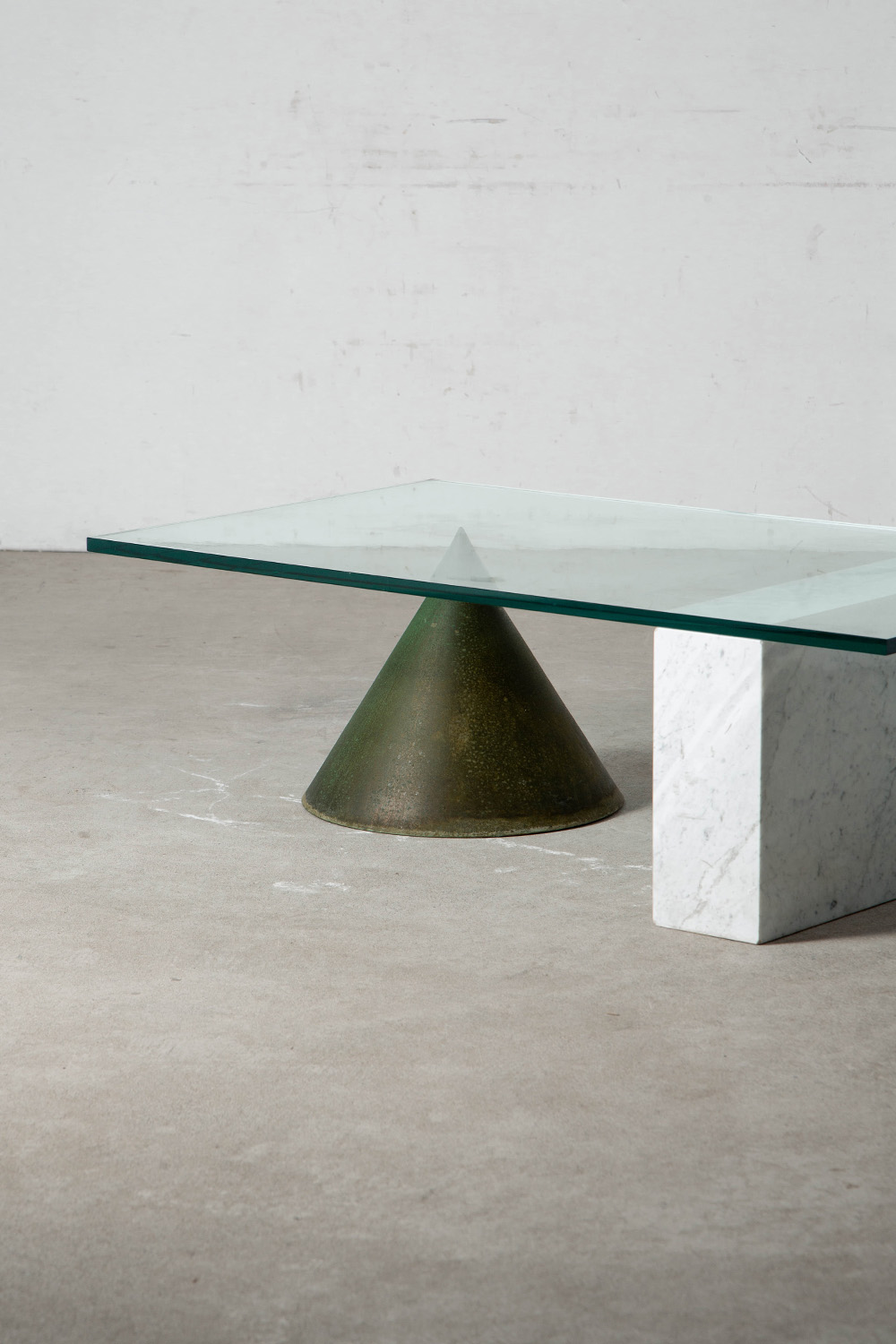 Kono Coffee Table by Lella and Massimo Vignelli for Casigliani in Marble , Copper and Glass