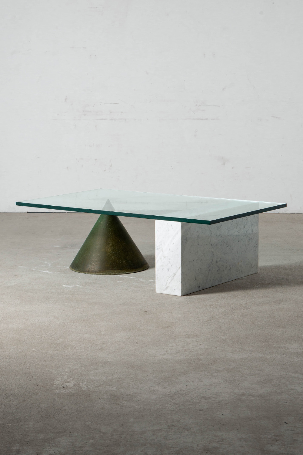 Kono Coffee Table by Lella and Massimo Vignelli for Casigliani in Marble , Copper and Glass