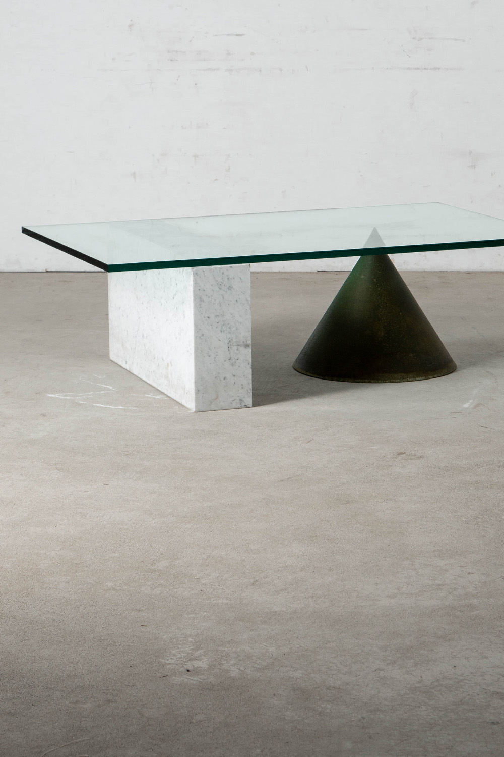 Kono Coffee Table by Lella and Massimo Vignelli for Casigliani in Marble , Copper and Glass