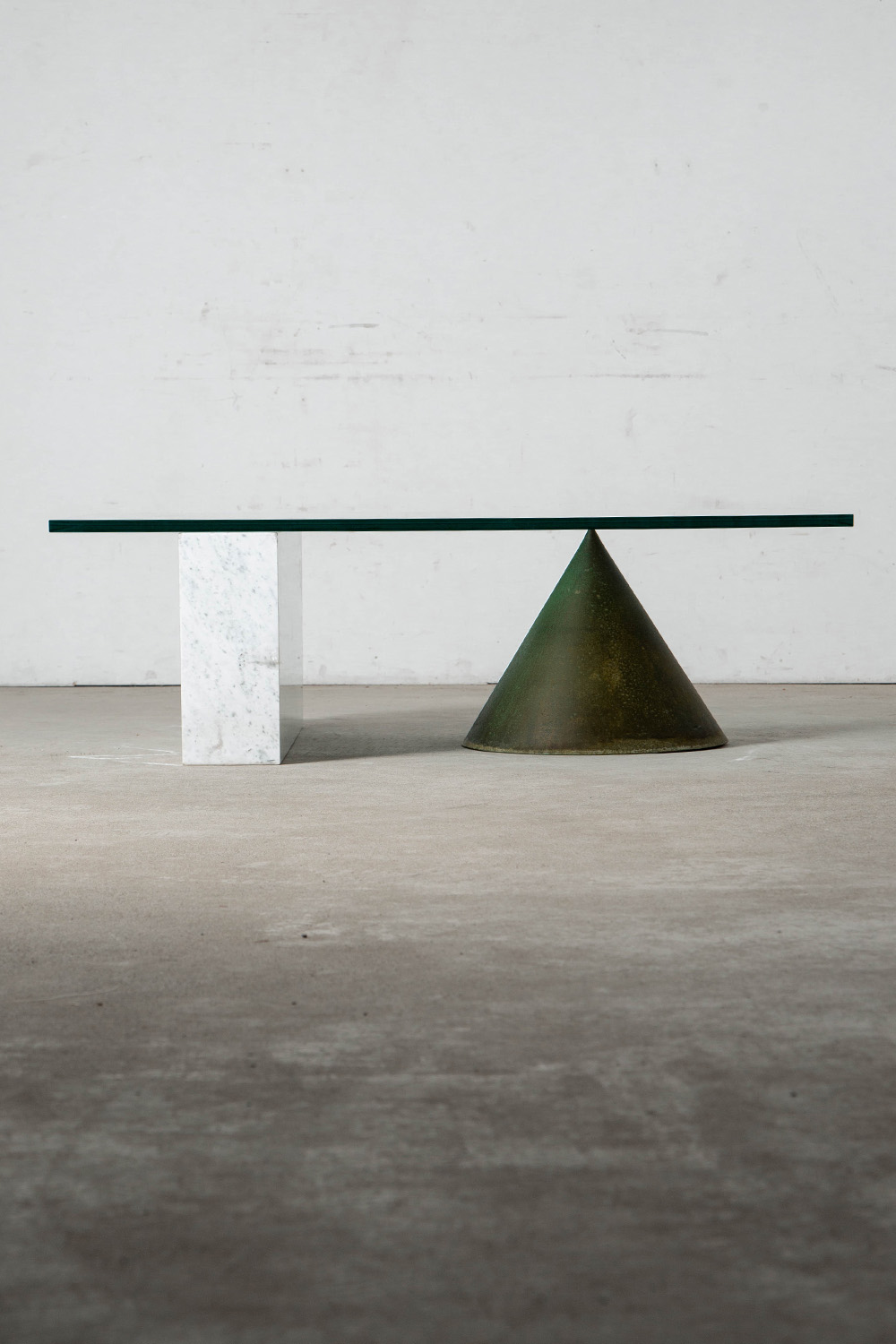 Kono Coffee Table by Lella and Massimo Vignelli for Casigliani in Marble , Copper and Glass
