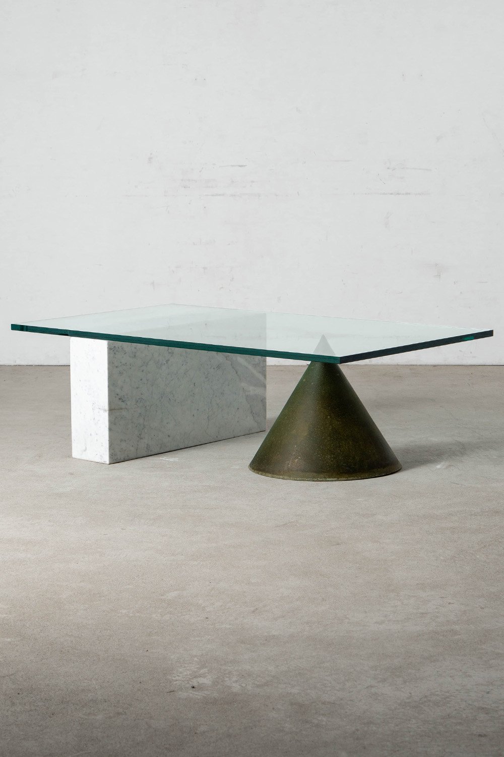 Kono Coffee Table by Lella and Massimo Vignelli for Casigliani in Marble , Copper and Glass