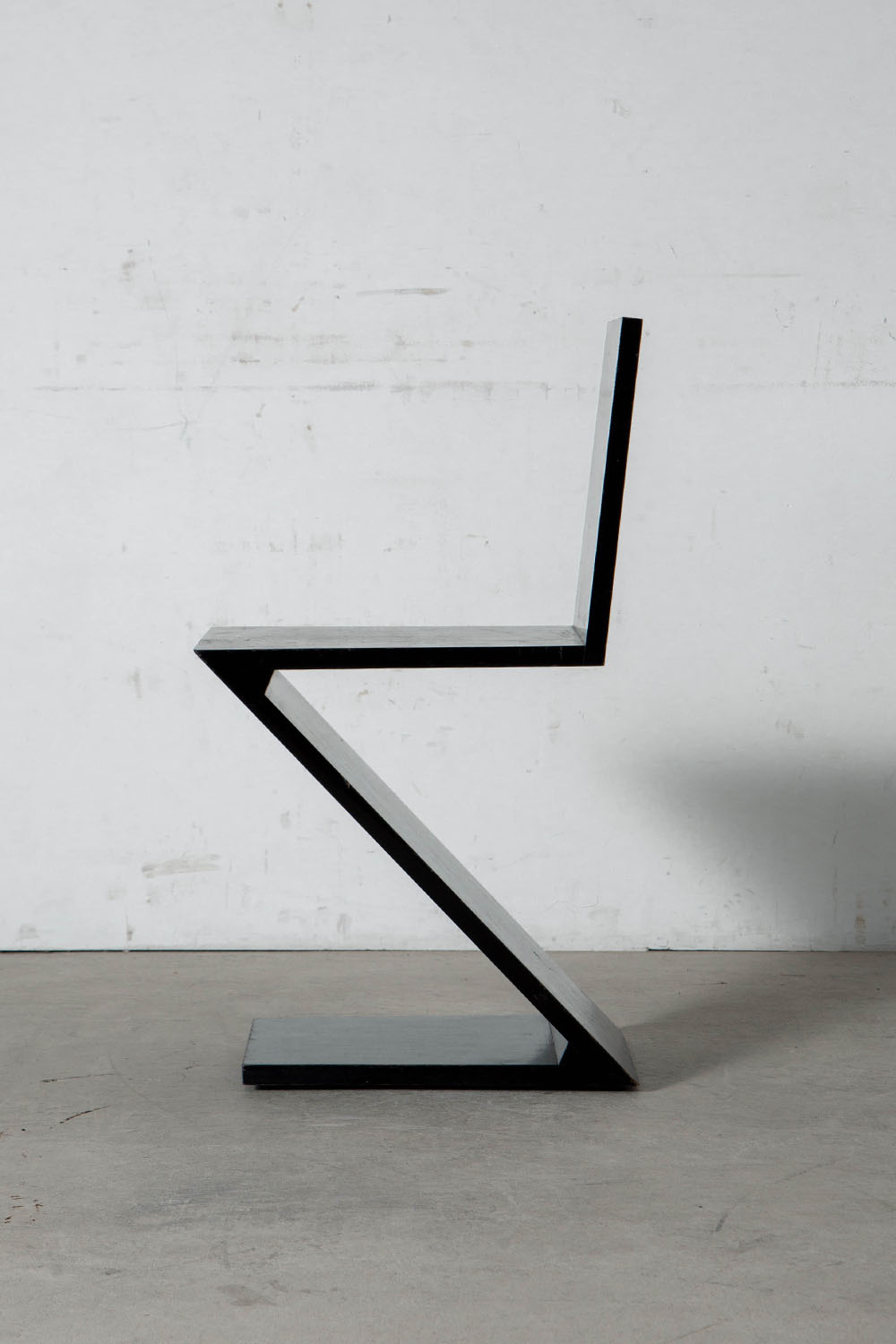 Gerrit Thomas Rietveld,ヘーリット・トーマス・リートフェルト,Cassina,カッシーナ,Zig Zag Chair,Chair,チェア,清澄白河,Antique,Vintage,Interior Design,stoop,topso,Netherlands,Italy,オランダ,イタリア,アンティーク,ビンテージ,ヴィンテージ,家具,雑貨,インテリア,店舗什器,設計,インテリアデザイン,内装,什器,店舗設計,ギャラリー,デザイナーズ家具,ショールーム