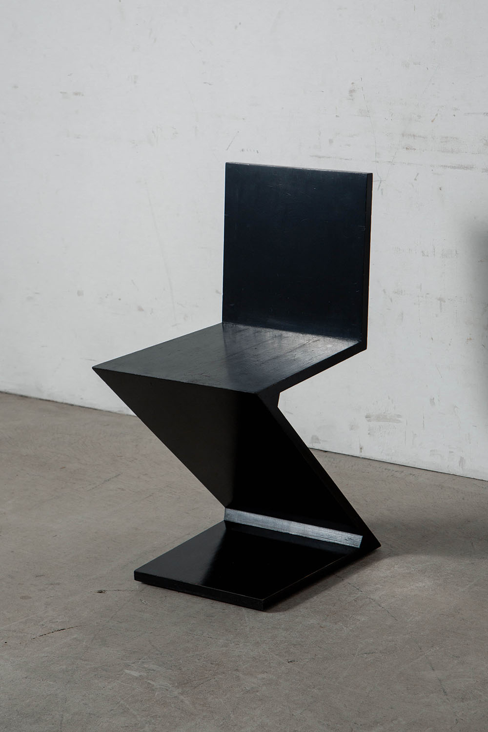 Gerrit Thomas Rietveld,ヘーリット・トーマス・リートフェルト,Cassina,カッシーナ,Zig Zag Chair,Chair,チェア,清澄白河,Antique,Vintage,Interior Design,stoop,topso,Netherlands,Italy,オランダ,イタリア,アンティーク,ビンテージ,ヴィンテージ,家具,雑貨,インテリア,店舗什器,設計,インテリアデザイン,内装,什器,店舗設計,ギャラリー,デザイナーズ家具,ショールーム