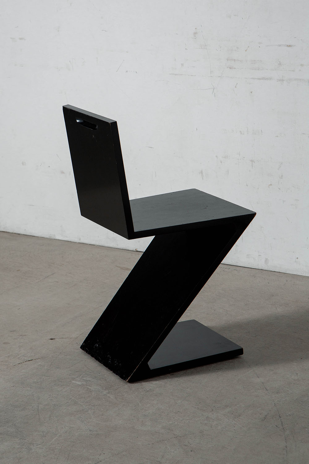 Gerrit Thomas Rietveld,ヘーリット・トーマス・リートフェルト,Cassina,カッシーナ,Zig Zag Chair,Chair,チェア,清澄白河,Antique,Vintage,Interior Design,stoop,topso,Netherlands,Italy,オランダ,イタリア,アンティーク,ビンテージ,ヴィンテージ,家具,雑貨,インテリア,店舗什器,設計,インテリアデザイン,内装,什器,店舗設計,ギャラリー,デザイナーズ家具,ショールーム