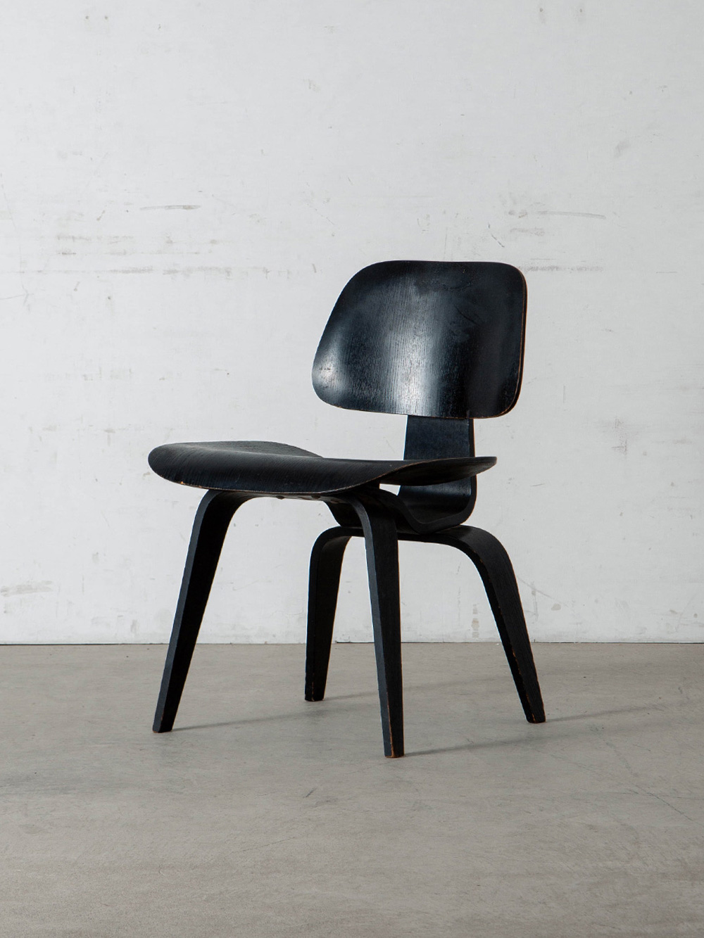 DCW Chair by Charles & Ray Eames for Evans Products in Plywood